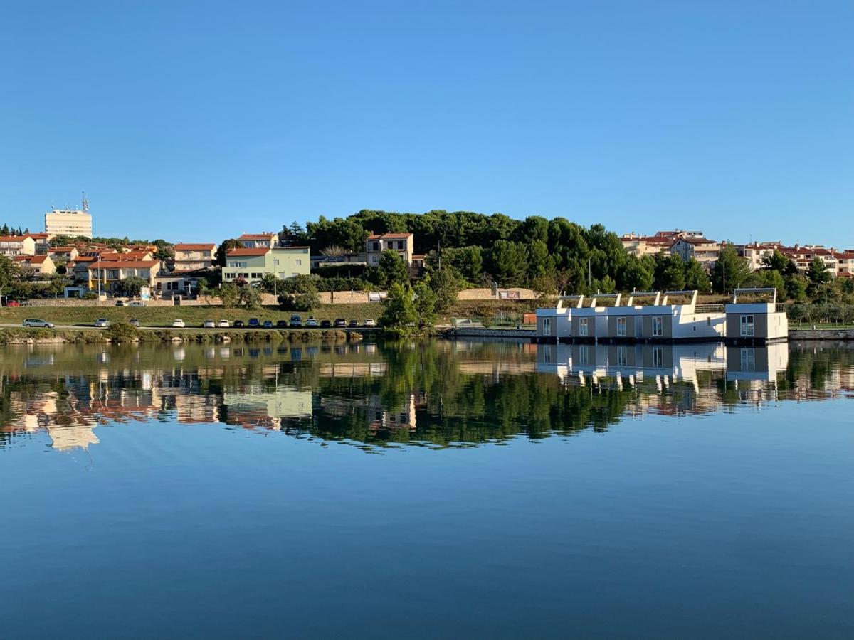 Вилла Floating House - Arena 2 Пула Экстерьер фото